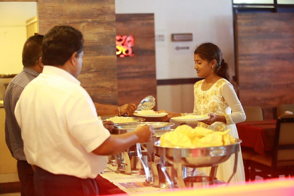 Qik Stay @ S.K. Continental Mysore Exterior foto