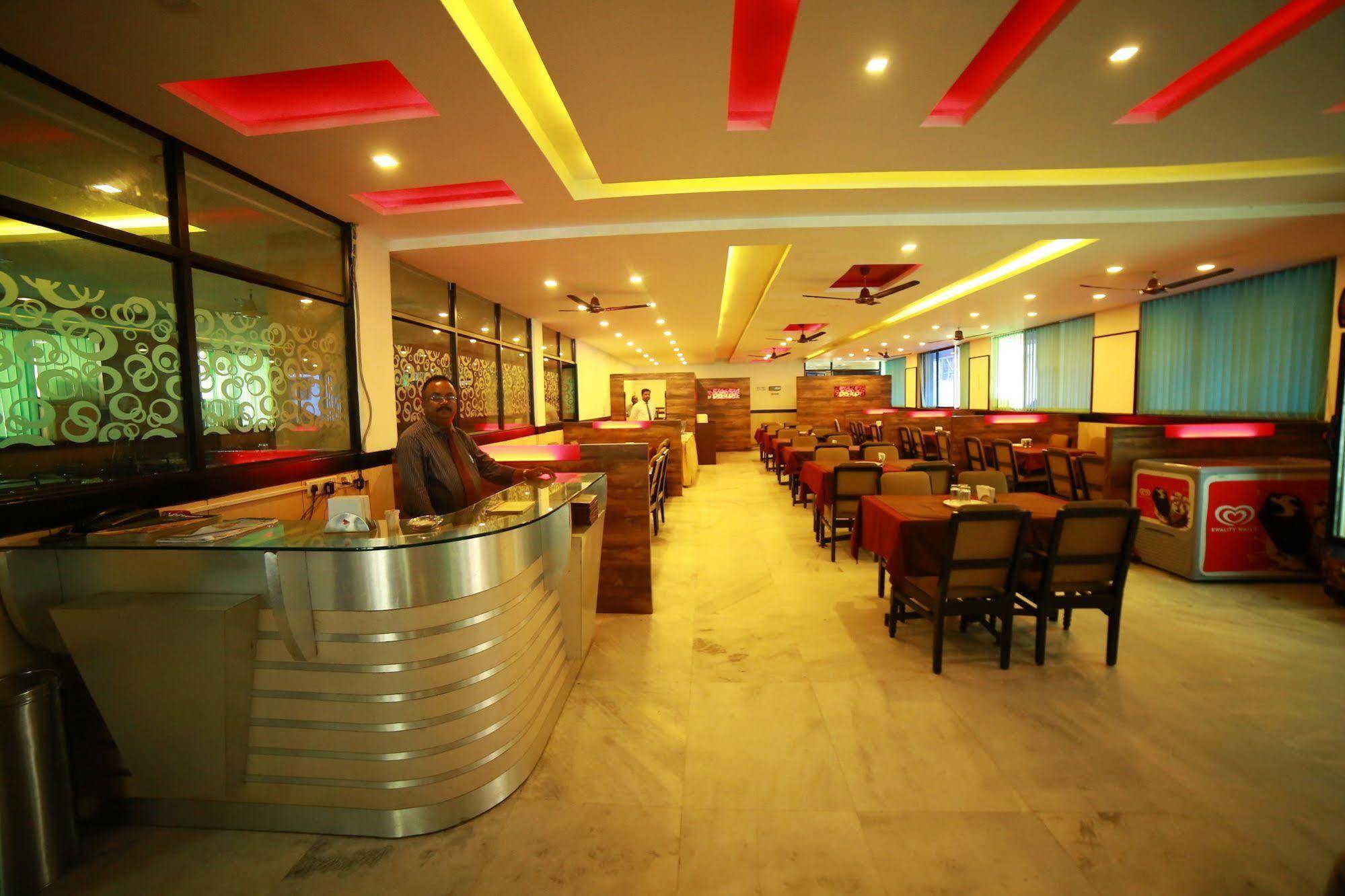 Qik Stay @ S.K. Continental Mysore Exterior foto