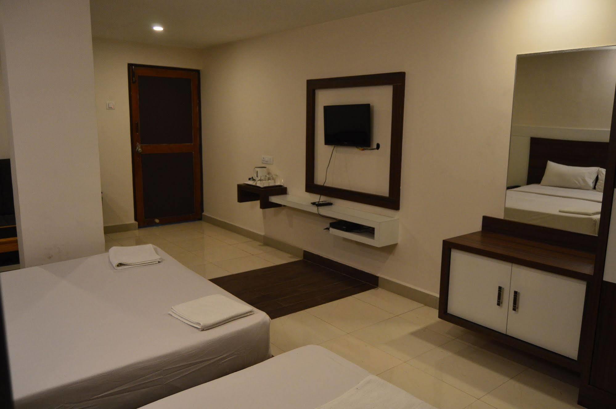 Qik Stay @ S.K. Continental Mysore Exterior foto